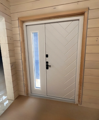 Дверь с окном сбоку